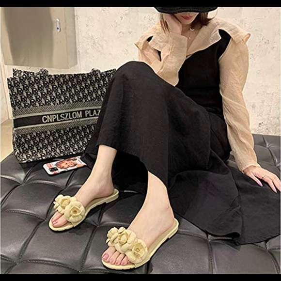 🥳Last Pair!🥳 Luxury Camellia Slippers - Picture 3 of 4
